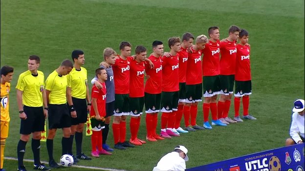 Алексей Батраков (первый игрок слева).