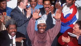 Атомный Бык, который пугал Тайсона, нокаутировал Льюиса и прошел через рехаб, чтобы вернуться в бокс