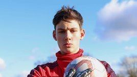 На скамейку «Арсенала» попал вратарь с русскими корнями. Он говорит по-русски, но играет за Колумбию