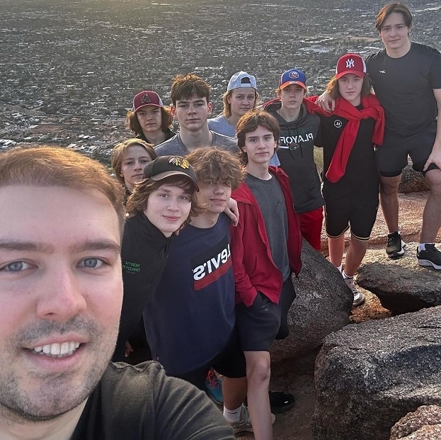 Александр Антропов с хоккеистами в Финиксе. Александр Антропов с хоккеистами в Финиксе