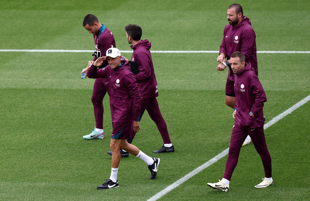 Луис Энрике с игроками «ПСЖ» на тренировке. Луис Энрике с игроками «ПСЖ» на тренировке