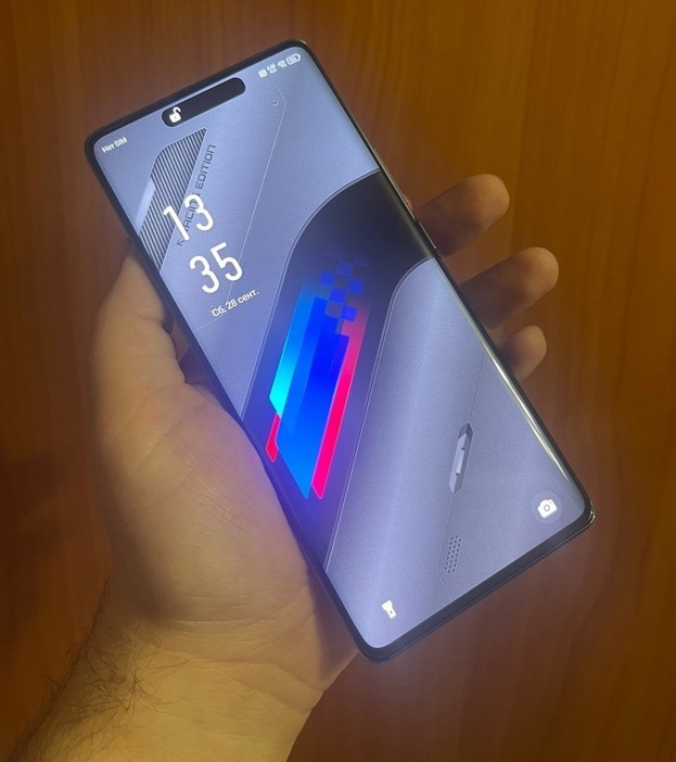 Infinix NOTE 40 Pro Racing Edition.