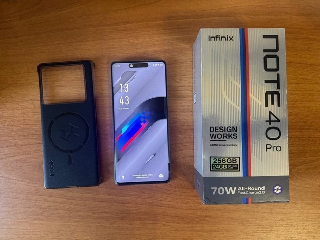 Infinix NOTE 40 Pro Racing Edition + чехол, идущий в комплекте.
