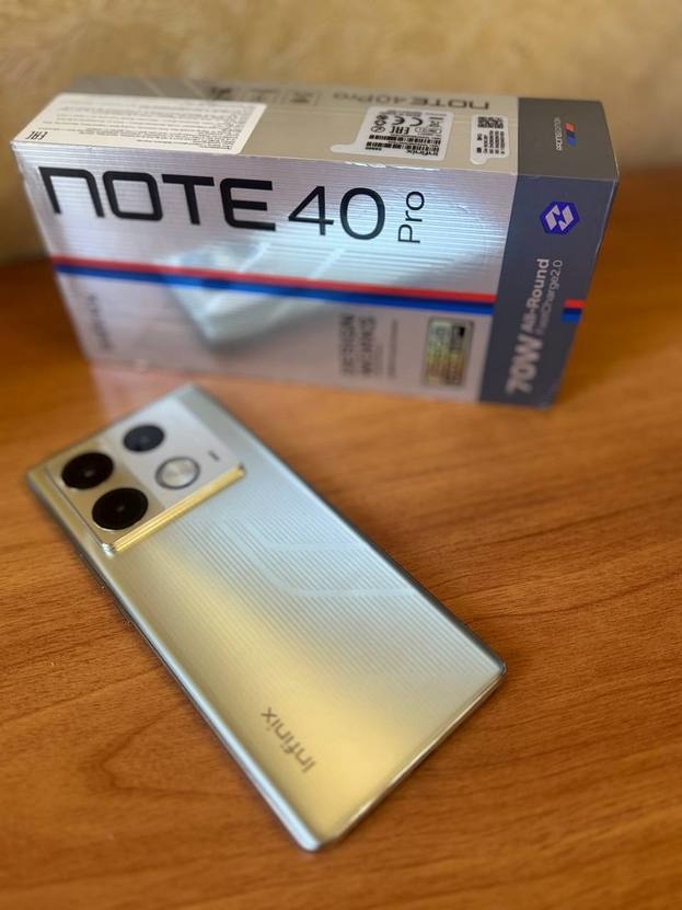 Infinix NOTE 40 Pro Racing Edition.