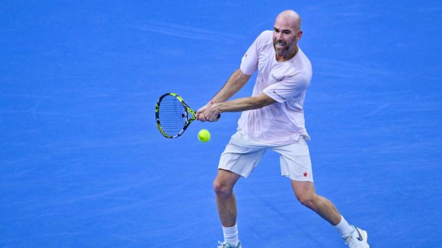 Адриан Маннарино.