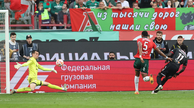 Илья Лантратов, Жерзино Ньямси и Шамар Николсон. Илья Лантратов, Жерзино Ньямси и Шамар Николсон