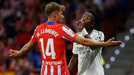 Остановка матча, удаление, провокации Винисиуса и гол в добавленное время. «Атлетико» и «Реал» зажгли в дерби