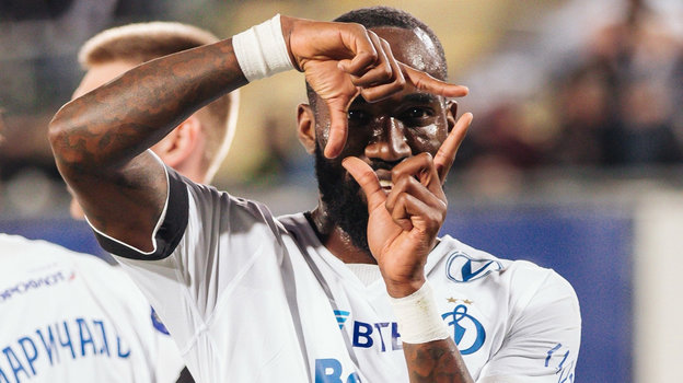 Муми Нгамале. Футболист «Динамо» Муми Нгамале