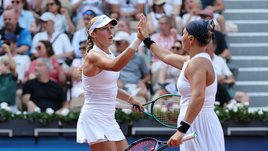 Андреева и Шнайдер уничтожают соперниц в паре. Россиянки повесили «баранку» украинкам