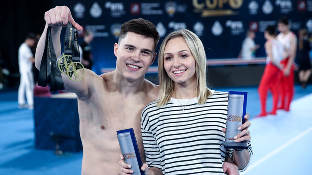 Никита Нагорный с супругой Дарьей.