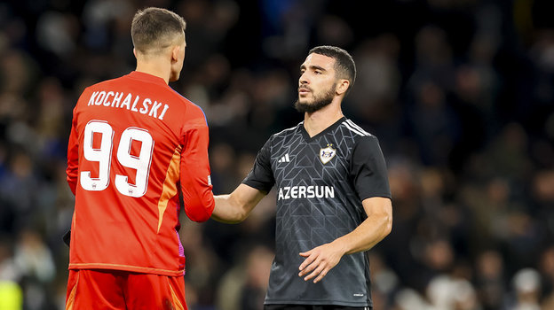 Матеуш Кохальски и Аббас Гусейнов («Карабах»).