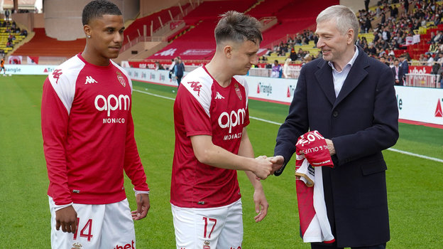 Александр Головин (в центре) и владелец «Монако» Дмитрий Рыболовлев (справа).