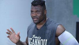 Нганну говорит, что африканцам не стоит мигрировать в Европу. «Африка и так богатая, нужно развивать ее»