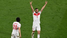 В Турции воздвигли памятник скандально известному герою Евро-2024. С тем самым «волчьим салютом»