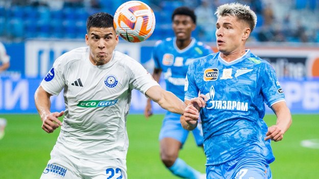 Матиас Перес («Оренбург») и Андрей Мостовой («Зенит»).