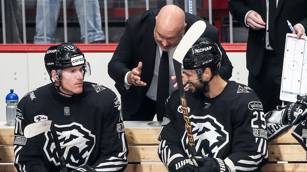 Бенуа Гру с игроками «Трактора». Бенуа Гру с игроками «Трактора»