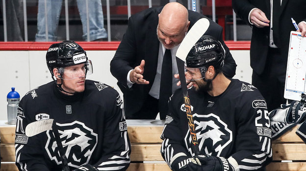 Бенуа Гру с игроками «Трактора». Бенуа Гру с игроками «Трактора»