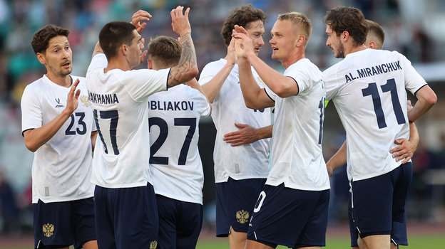 Футболисты сборной России в матче против Белоруссии. Футболисты сборной России в матче против Белоруссии