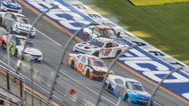 В гонке NASCAR столкнулись 28 автомобилей — это одна из крупнейших аварий в истории