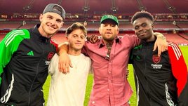 Макгрегор разозлил «Арсенал»: вышел на поле без разрешения и несколько раз в шутку ударил Сака