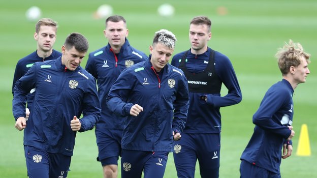 Футболисты сборной России на тренировке в Новогорске.