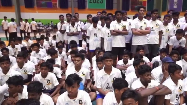 Участники рекордного волейбольного матча в Индии.