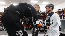 «Почему нас не поздравляют с пятой победой подряд? Дискриминация!» Знаменитый манекен «Трактора» подколол Ротенберга