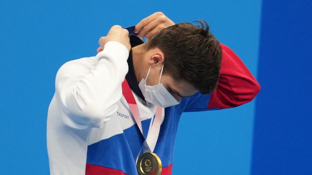 Евгений Рылов с золотой медалью Олимпиады в Токио.