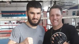 «Жена Бивола? Артур даже не знает, кто это». Большое интервью с тренером Бетербиева