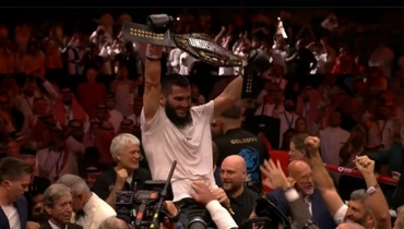 Артур Бетербиев.