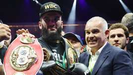 Артур Бетербиев после победы над Дмитрием Биволом