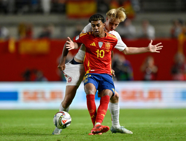 Ламин Ямаль и Виктор Кристиансен. Футболисты Ламин Ямаль и Виктор Кристиансен