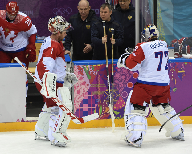 Семен Варламов и Сергей Бобровский. Хоккеисты сборной России Семен Варламов и Сергей Бобровский на Олимпиаде в Сочи