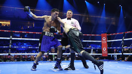 «Этому судье сказали, что победа должна быть за таким-то человеком». Тренер Бивола — о скандальном судействе боя с Бетербиевым