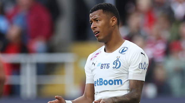 Артур Гомес.