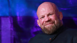 Монсон женился по мусульманскому обряду. Он принял ислам летом