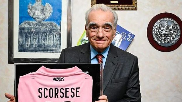 Мартин Скорсезе с футболкой «Палермо».