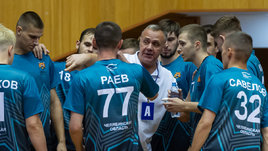 Дмитрий Карлов с игроками «Динамо-Сунгуль»