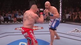 Экс-чемпион UFC стал беспомощным из-за деменции. Когда-то работал топ-инженером, а теперь не берут в охранники