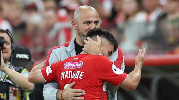 Деян Станкович и Манфред Угальде.