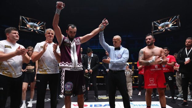 Муслим Гаджимагомедов победил немца Леона Харта.