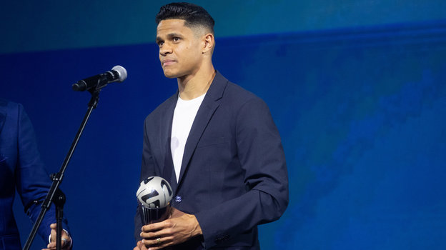 Дуглас Сантос.