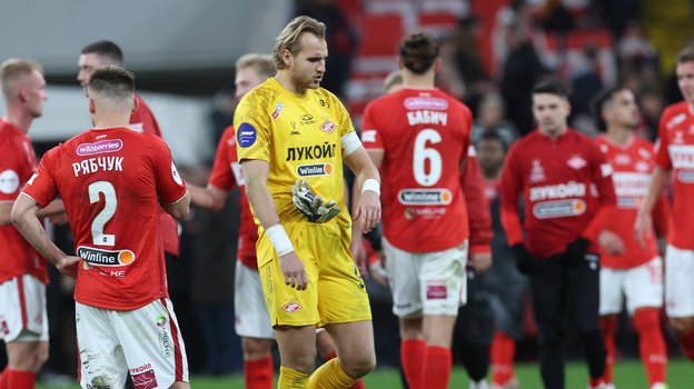 Эмоции игроков «Спартака» Олега Рябчука и Александра Максименко после поражения «Краснодару».