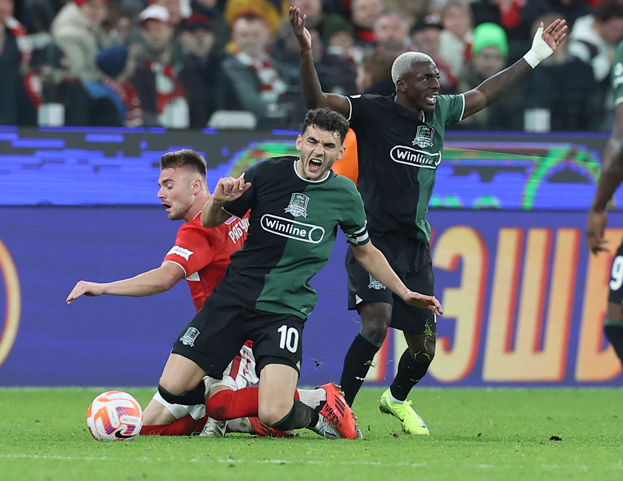 Олег Рябчук и Эдуард Сперцян в матче «Спартак» — «Краснодар». Олег Рябчук и Эдуард Сперцян в матче «Спартак» — «Краснодар»