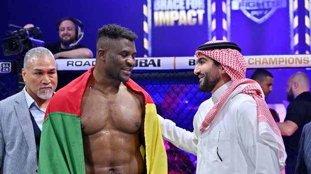 Франсис Нганну после победы над Ренаном Феррейрой в Эр-Рияде.