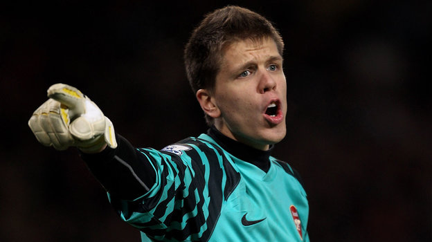 Голкипер «Арсенала» Войцех Щенсны в матче с «Манчестер Юнайтед» в декабре 2010 года. Голкипер «Арсенала» Войцех Щенсны во время матча с «Манчестер Юнайтед» декабрь 2010 года