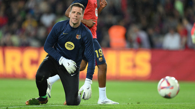 Футболист Войцех Щенсны на разминке «Барселоны» перед матчем с «Севильей» 20 октября 2024 года. Футболист Войцех Щенсны в составе «Барселоны» во время матча с «Севильей» 20 октября 2024 года