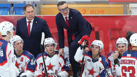 Тренеры ЦСКА Алексей Трощинский и Илья Воробьев (в верхнем ряду) с игроками ЦСКА