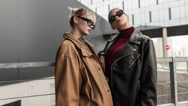 Две модные девушки