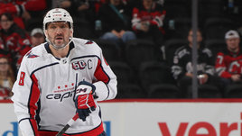 Овечкин обыграл Мичкова, но к Гретцки ближе не стал. А команда Матвея — худшая в конференции